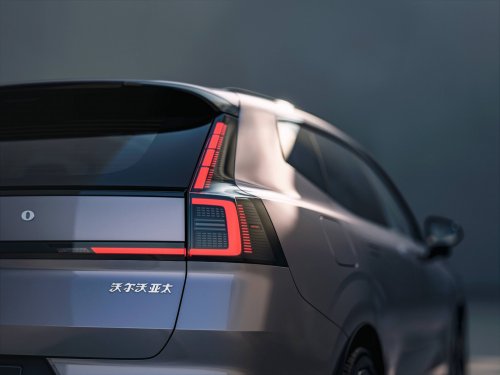 2026 Volvo XC70 officially debuts – extended-range PHEV; up to 212 km EV range, from RM177k in China