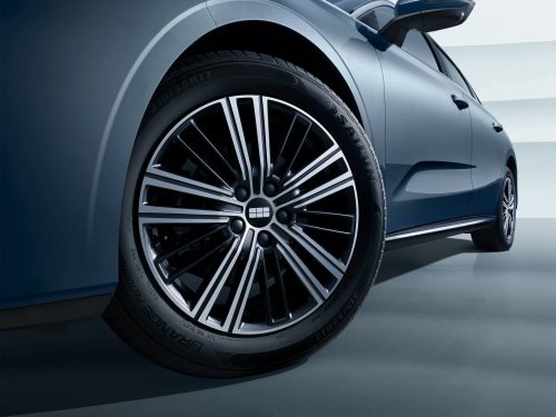 Geely Galaxy Starshine 6 PHEV – C-segment size but with torsion beam, fr RM47k; Proton eMas sedan?