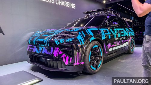 Porsche Cayenne Electric – radical all-screen interior with curved Flow Display, physical air-con controls