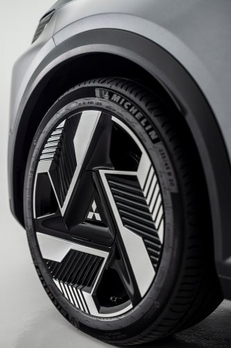 2026 Mitsubishi Eclipse Cross EV revealed – rebadged Renault Scenic for Europe, 600 km WLTP range