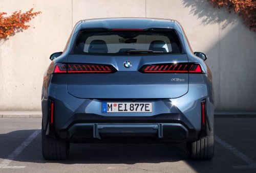 2026 BMW iX3 NA5 debuts: production Neue Klasse gets concept car looks, 805 km range, 372 km in 10min