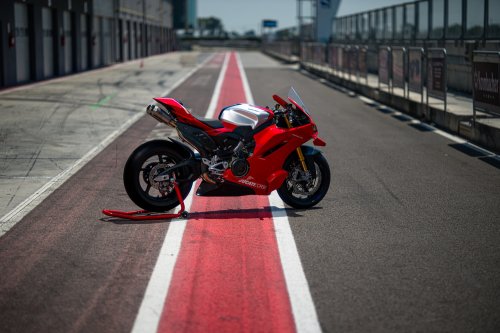 2026 Ducati Panigale V4R – 218 hp, full MotoGP aero