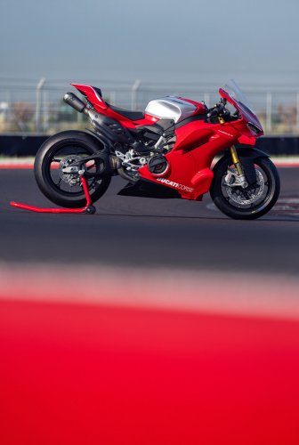 2026 Ducati Panigale V4R – 218 hp, full MotoGP aero