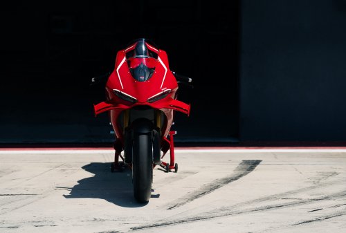 2026 Ducati Panigale V4R – 218 hp, full MotoGP aero