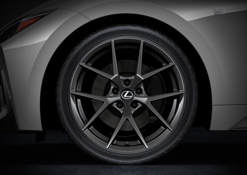 2026 Lexus IS facelift debuts – IS 350, IS 300h; more aggressive face, new interior, improved dynamics