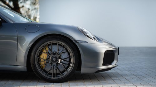 2026 Porsche 911 Turbo S – 992.2 range topper is most powerful 911 ever; 711 PS, 800 Nm T-Hybrid; 0-100 2.5s