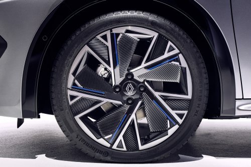 2026 Renault Clio debuts – sixth-gen is larger, gets more expressive styling; hybrid, petrol, LPG engines