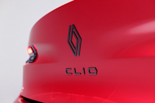 2026 Renault Clio debuts – sixth-gen is larger, gets more expressive styling; hybrid, petrol, LPG engines