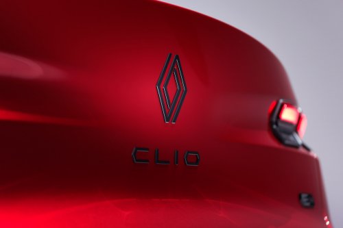 2026 Renault Clio debuts – sixth-gen is larger, gets more expressive styling; hybrid, petrol, LPG engines