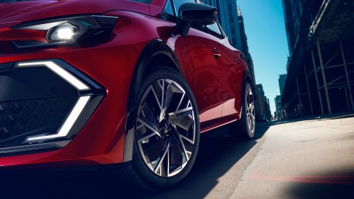 2026 Renault Clio debuts – sixth-gen is larger, gets more expressive styling; hybrid, petrol, LPG engines