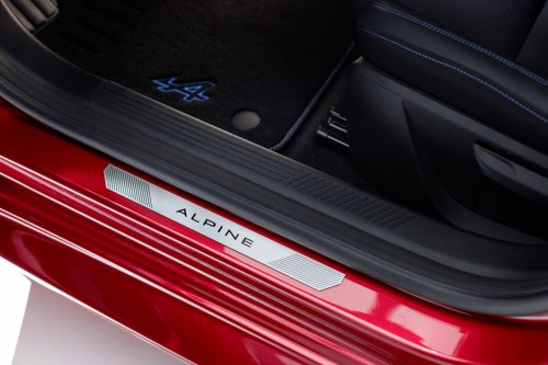 2026 Renault Clio debuts – sixth-gen is larger, gets more expressive styling; hybrid, petrol, LPG engines