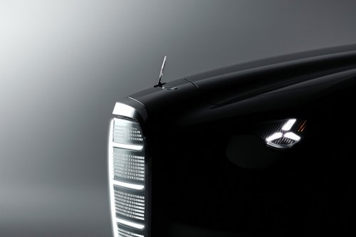 Mercedes-Benz Vision Iconic revealed – luxury coupé concept with massive grille, “hyper-analogue” interior