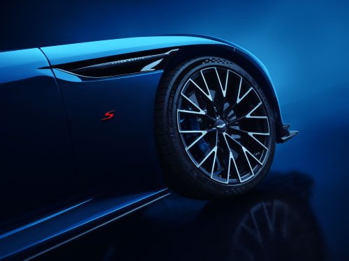 Aston Martin DB12 S debuts – Coupé and Volante get 700 PS/800 Nm 4.0L biturbo V8, and quicker responses