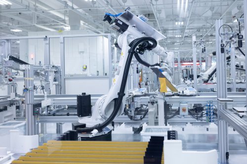 Ferrari Elettrica – brand’s first EV debuts in 2H 2026; 800V tech, active suspension, 1,128 PS, 530 km range