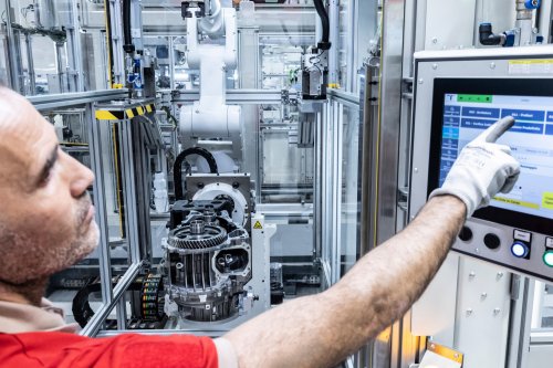 Ferrari Elettrica – brand’s first EV debuts in 2H 2026; 800V tech, active suspension, 1,128 PS, 530 km range