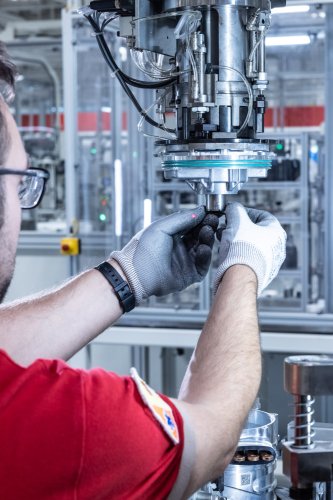 Ferrari Elettrica – brand’s first EV debuts in 2H 2026; 800V tech, active suspension, 1,128 PS, 530 km range