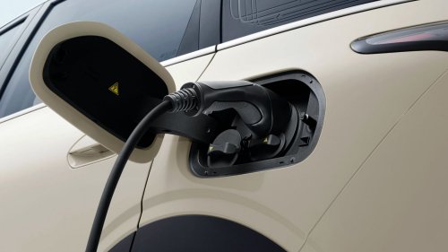 Proton eMas 5 spec-by-spec comparo – RM57k for 79 PS, 225 km Prime; RM70k for 116 PS, 325 km Premium