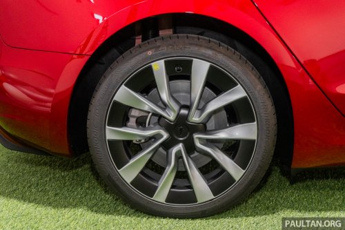 2026 Tesla Model 3 Long Range RWD in Malaysia – 750 km WLTP, indicator stalk, black badges, RM185k