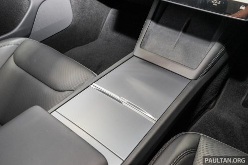 2026 Tesla Model 3 Long Range RWD in Malaysia – 750 km WLTP, indicator stalk, black badges, RM185k