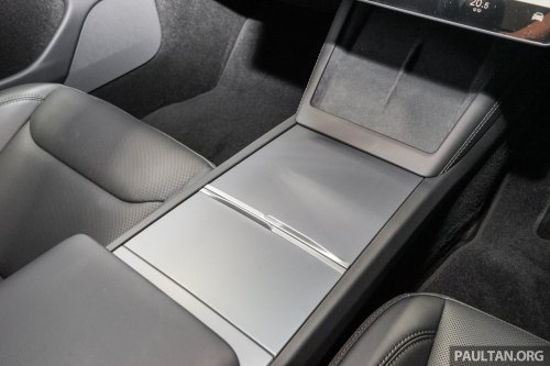 2026 Tesla Model 3 Long Range RWD in Malaysia – 750 km WLTP, indicator stalk, black badges, RM185k