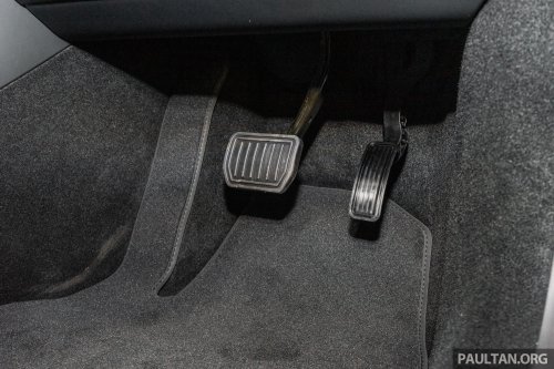 2026 Tesla Model 3 Long Range RWD in Malaysia – 750 km WLTP, indicator stalk, black badges, RM185k