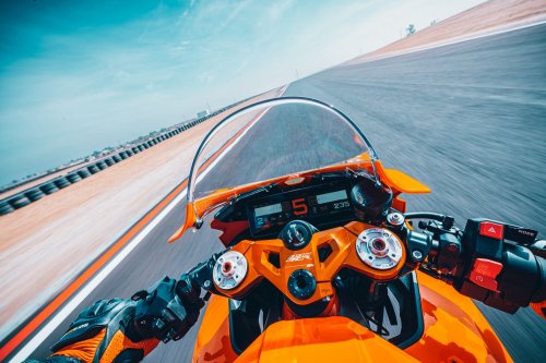 2026 KTM 990 RC R enters supersports bike market