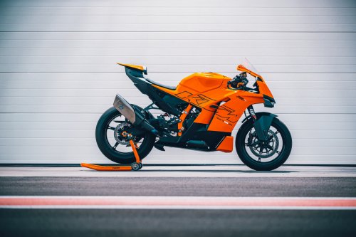 2026 KTM 990 RC R enters supersports bike market