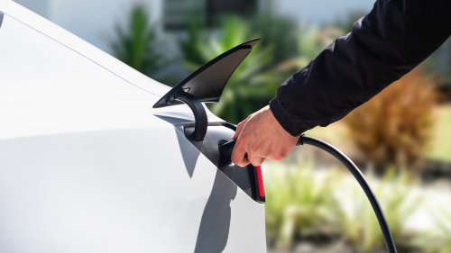 2026 Tesla Model Y, Model 3 Standard – base models with up to 517 km range, no Autopilot, manual mirrors!