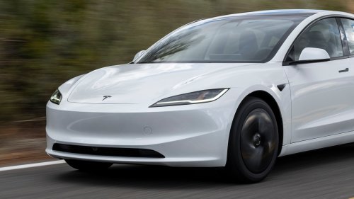 2026 Tesla Model Y, Model 3 Standard – base models with up to 517 km range, no Autopilot, manual mirrors!