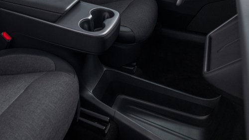 2026 Tesla Model Y, Model 3 Standard – base models with up to 517 km range, no Autopilot, manual mirrors!