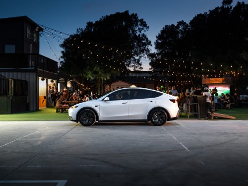 2026 Tesla Model Y, Model 3 Standard – base models with up to 517 km range, no Autopilot, manual mirrors!