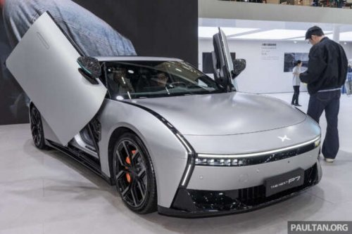 2025 Xpeng P7 in Guangzhou – scissor doors available; up to 594 PS/695 Nm, up to 820 km CLTC