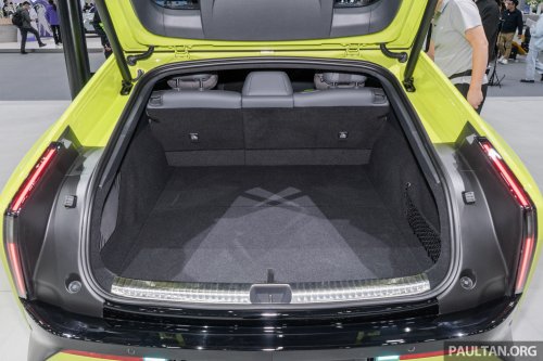 2025 Xpeng P7 in Guangzhou – scissor doors available; up to 594 PS/695 Nm, up to 820 km CLTC