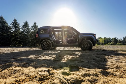 Jeep Recon EV debuts – 650 hp/840 Nm dual-motor off-roader, 100 kWh battery, 400 km estimated range