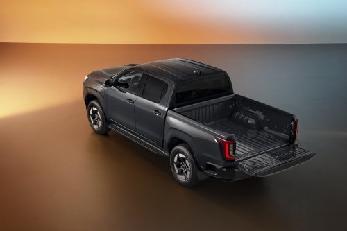 2026 Toyota Hilux Travo – heavy facelift, 2.8L diesel standard, EV with 240 km WLTP range, RM99k-RM192k