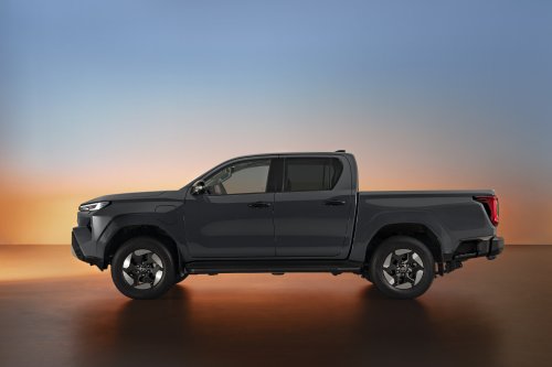 2026 Toyota Hilux Travo – heavy facelift, 2.8L diesel standard, EV with 240 km WLTP range, RM99k-RM192k