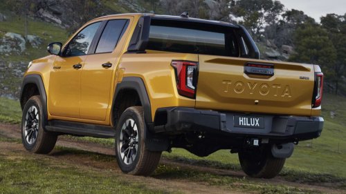 2026 Toyota Hilux Travo – heavy facelift, 2.8L diesel standard, EV with 240 km WLTP range, RM99k-RM192k