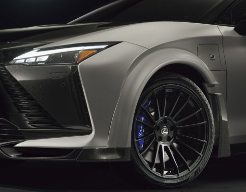 Lexus RZ600e F Sport Performance – based on 550e F Sport but with 426 PS; 20 mm lower, 20-inch brakes