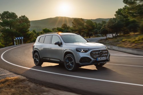 2026 Mercedes-Benz GLB – 7-seat EV SUV, up to 631 km, 320 kW DC charging, 400V optional, hybrid later