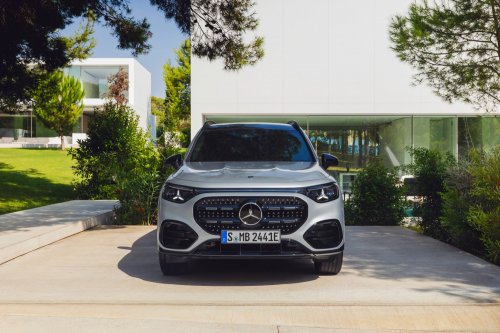 2026 Mercedes-Benz GLB – 7-seat EV SUV, up to 631 km, 320 kW DC charging, 400V optional, hybrid later