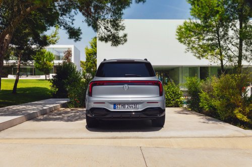 2026 Mercedes-Benz GLB – 7-seat EV SUV, up to 631 km, 320 kW DC charging, 400V optional, hybrid later