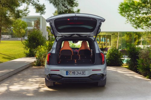 2026 Mercedes-Benz GLB – 7-seat EV SUV, up to 631 km, 320 kW DC charging, 400V optional, hybrid later