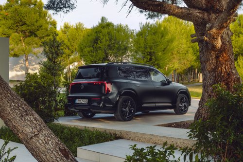 2026 Mercedes-Benz GLB – 7-seat EV SUV, up to 631 km, 320 kW DC charging, 400V optional, hybrid later