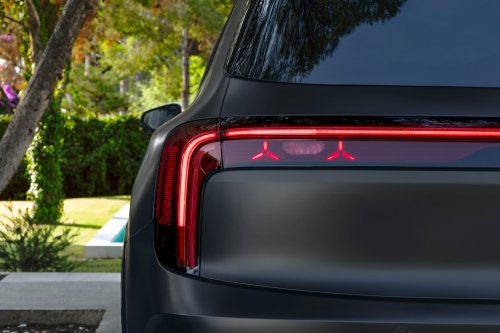 2026 Mercedes-Benz GLB – 7-seat EV SUV, up to 631 km, 320 kW DC charging, 400V optional, hybrid later