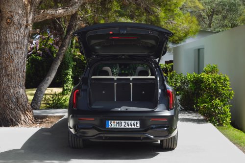 2026 Mercedes-Benz GLB – 7-seat EV SUV, up to 631 km, 320 kW DC charging, 400V optional, hybrid later