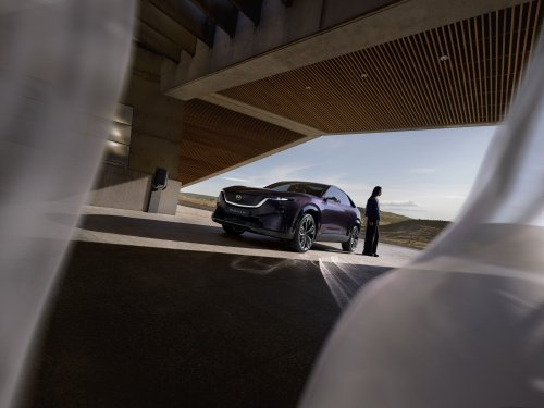 Mazda CX-6e – global EZ-60 is EV-only with 190 PS, 484 km WLTP range, 195 kW DC fast charging