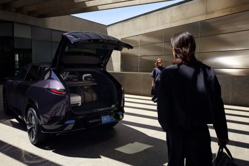 Mazda CX-6e – global EZ-60 is EV-only with 190 PS, 484 km WLTP range, 195 kW DC fast charging