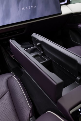 Mazda CX-6e – global EZ-60 is EV-only with 190 PS, 484 km WLTP range, 195 kW DC fast charging