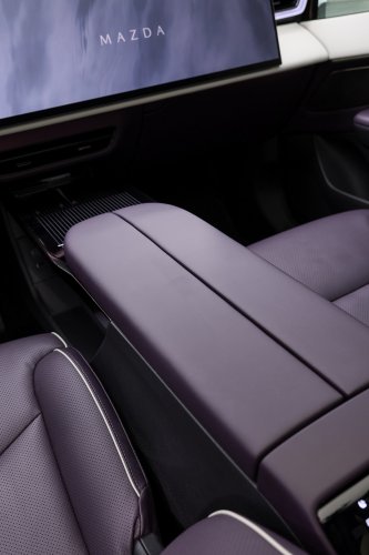 Mazda CX-6e – global EZ-60 is EV-only with 190 PS, 484 km WLTP range, 195 kW DC fast charging