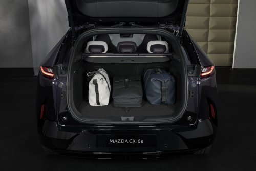 Mazda CX-6e – global EZ-60 is EV-only with 190 PS, 484 km WLTP range, 195 kW DC fast charging